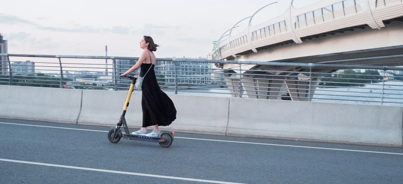 Mit dem E-Scooter zur Arbeit – wie praktisch ist das?